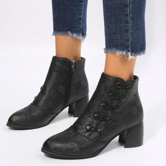 Elegant Black Ankle Boots - Picture 2 of 6